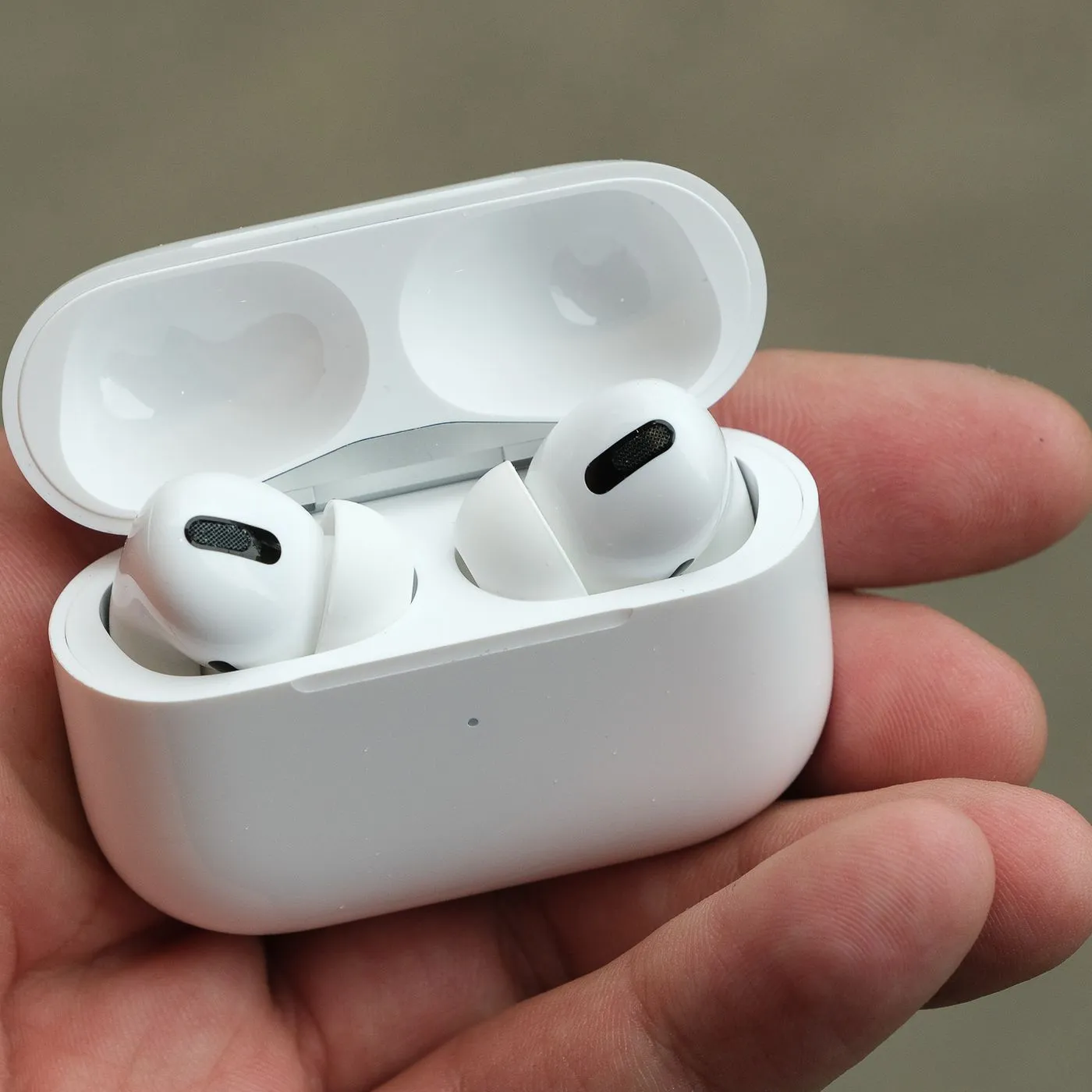 Apple  Water resistance Dual beamforming AirPods Pro with Charging Case