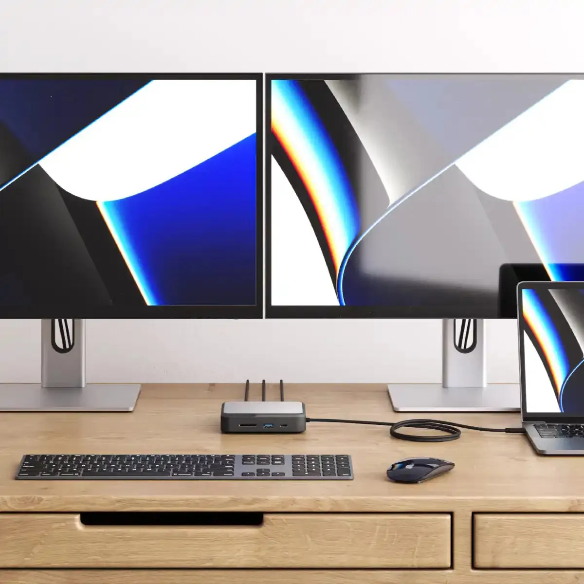 CLARITY 27” UHD 4K Monitor   Dual 4K Universal Docking Station – DisplayPort Edition